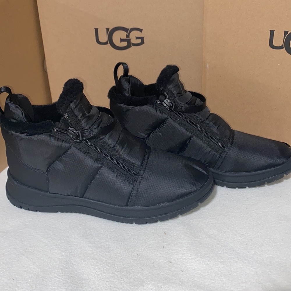 UGG Lakesider Zip Puff